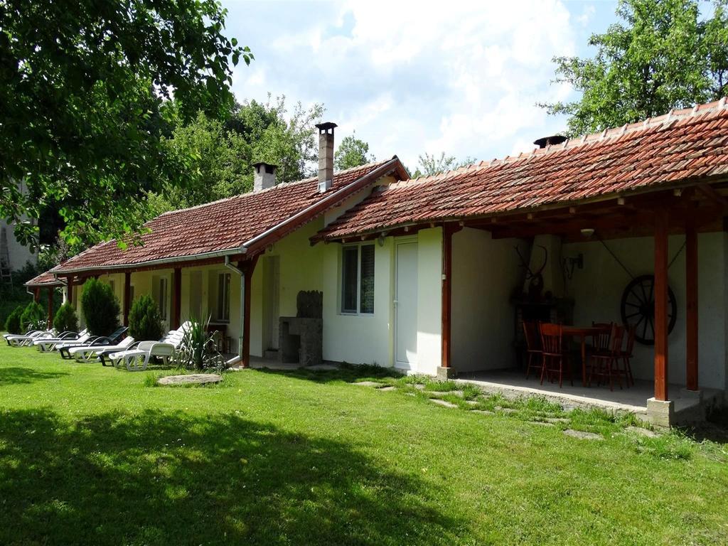 Roden Dom Holiday Home Apriłci Zewnętrze zdjęcie